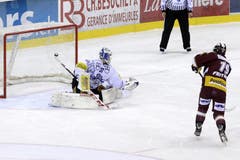 Genfs John Frtische verwandelt den entscheidenden Penalty zum Sieg. (Bild: Keystone)