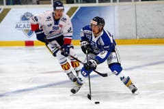 Zugs Fabio Kläy (rechts) im Duell mit GCK-Spieler Marco Miranda. (Bild: Werner Schelbert / Neue ZZ)