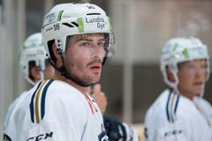 Rafael Diaz beobachtet seine Mitspieler. (Bild: Keystone / Urs Flüeler)