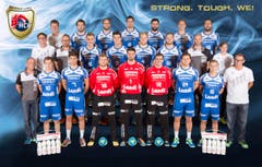 Das Kader des HC Kriens-Luzern mit dem neuen Motto «Strong. Tough. We!» (Bild: HC Kriens-Luzern / Fabienne Krummenacher)