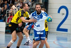 Boris Stankovic wird am Torschuss gehindert. (Bild: Eveline Beerkircher / Neue LZ)