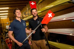 Rudern: Roman Röösli (links) aus Neuenkirch. Was liegt drin in Rio? Seit Sydney 2000 hat immer mindestens ein Athlet des Seeclub Sempach an den Olympischen Spielen teilgenommen. Röösli setzt diese Tradition fort. Er ist in Rio mit Bernabé Delarze, Augustin Maillefer und Nico Stahlberg im Doppelvierer im Einsatz. Nach Platz 5 an der WM 2015 peilen die vier in Rio eine Medaille an. Angesichts der schwierigen Vorbereitung mit vielen Verletzungen und Ausfällen mag dieses Ziel utopisch klingen. Doch sowohl am Weltcup in Luzern (Rang 3) wie auch Mitte Juni in Posen (Rang 4) haben sie gezeigt, dass sie zur absoluten Weltspitze gehören. Dem Quartett ist ein Exploit in Form eines Medaillengewinns zuzutrauen. (Bild: Philipp Schmidli)