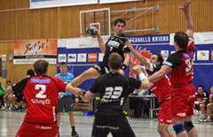 Benjamin Steiger steigt am höchsten. (Bild: Remo Nägeli/Neue LZ)