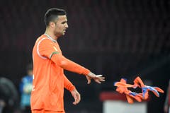 St.Galler Torhüter Dejan Stojanovic muss das Spielfeld aufgrund einer Verletzung verlassen. (Bild: Freshfocus)