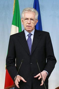 Italiens Premierminister Mario Monti Monti kündigte in einer rasch einberufenen Pressekonferenz an, die Regierung werde so schnell wie möglich alles in ihrer Macht Stehende zu tun, «um die Wiederaufnahme des normalen Lebens in dieser für Italien so besonderen, so wichtigen und so produktiven Gegend zu garantieren». (Bild: Keystone / EPA)