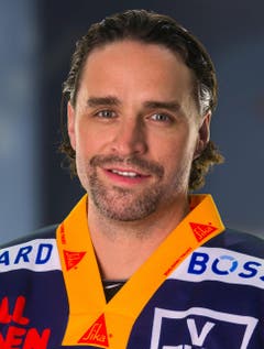 # 27 Josh Holden, Note 5 Spielt ausgesprochen diszipliniert und skort wie in seinen besten Tagen. Es gibt schlechtere Argumente für die Vertragsverlängerung, die er sich erhofft. 22 Spiele, 9 Tore/17 Assists, Plus-7-Bilanz, 4 Strafminuten. (Bild: PD)