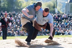 Philipp Laimbacher (rechts) im Schlussgang gegen Matthias Glarner. (Bild: Keystone / Urs Flüeler)