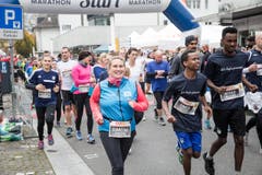 Die Läuferinnen und Läufer sind unterwegs (Bild: Manuela Jans-Koch/LZ)