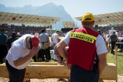 Die Samariter stehen bereit. (Bild: Keystone/Urs Flüeler)
