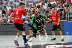 Der Krienser Daniel Fellmann gegen Pfadis Luka Maros (links). (Bild: Philipp Schmidli)