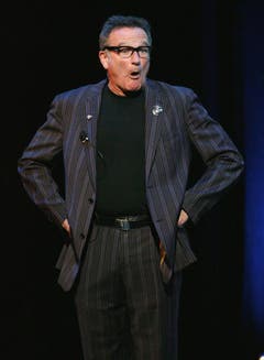 Robin Williams spielt am New York Comedy Festival «Stand Up for Heroes». (Bild: Keystone)