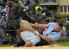 Philipp Laimbacher (links) gegen Markus Koller im 4. Gang. (Bild: Keystone)