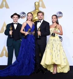 Diesen Tag werden die Schauspieler wohl nie vergessen, v. l.: Mark Rylance, Bester Nebenbersteller ("Bridge of Spies"), Brie Larson, Beste Hauptdarstellerin ("The Room"), Leonardo DiCaprio, Bester Hauptdarsteller ("The Revenant") und Alicia Vikander, Beste Nebendarstellerin ("The Danish Girl"). (Bild: Keystone/EPA/Paul Buck)