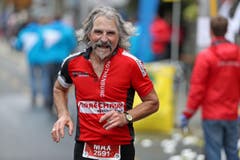 Die Läuferinnen und Läufer sind unterwegs (Bild: Philipp Schmidli/LZ)