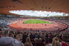 Halbgefülltes Letzigrund-Stadion am ersten Tag. (Bild: Keystone)