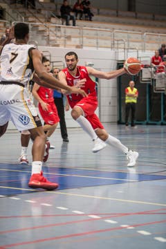 Am Ball: Topscorer Veselin Veselinov (Bild: Manuela Jans- Koch)