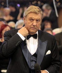 Seine letzte Sendung: Karl Moik wähernd dem "Silvesterstadl" 2005. Während der Sendung erlitt der Moderator einen leichten Schlaganfall. (Bild: Keystone)