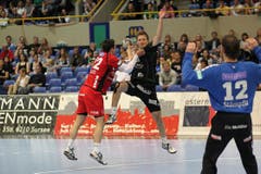 Berns 22 Sepp Schwander (links) gegen Kriens 38 Thomas Hofstetter. (Bild: Roger Zbinden)
