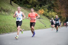 Die Läuferinnen und Läufer sind unterwegs (Bild: Manuela Jans-Koch/LZ)