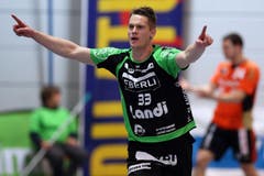 Peter Schramm bejubelt einen Treffer. (Bild: Philipp Schmidli / Neue LZ)