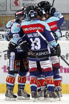 Die Lakers jubeln nach dem 2:1. (Bild: Keystone)