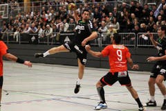 BejaminSteiger, links, gegen Portugals Pedro Cruz.