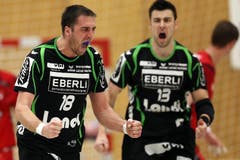Kriens Boris Stankovic (links) und Markus Jeremias (rechts) bejubeln einen Treffer (Bild: Philipp Schmidli / Neue LZ)