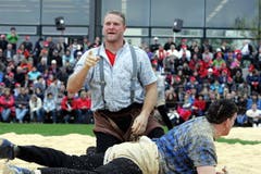 Andreas Ulrich (oben) gewinnt gegen Florian Hasler. (Bild: Werner Schelbert / Neue ZZ)