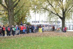 Bilder von unterwegs: Eindrücke von der Laufstrecke und auf Nebenschauplätzen. (Bild: Claude Hagen/LZ)