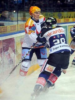 Patrick Oppliger (rechts) gegen Tommi Santala. (Bild: Keystone)