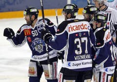 Jubel bei Glen Metropolit, Andy Wozniewski, Josh Holden und Dominic Lammer nach dem Tor in der Verlängerung. (Bild: Keystone)