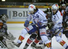 Bastl und Monnet gegen Markkanen, Oppliger und Chiesa. (Bild: Keystone)