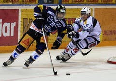 Zugs Samuel Erni (links) schneller als Ambris Marco Pedretti. (Bild: Keystone)