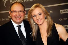 Gutgelaunt: TV-Star Bernard Thurnheer und Ariella Kaeslin. (Bild: André Häfliger/Neue LZ)
