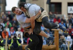 Christian Schuler (links) gewinnt den Schlussgang gegen Peter Imfeld. (Bild: Keystone)