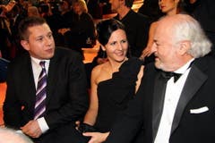 Jörg und Andrea Abderhalden im Gespräch mit Rad-Mäzen und Hörgeräte-Gigant Andy Rihs (rechts). (Bild: André Häfliger/Neue LZ)