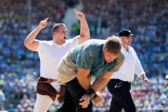 Henryc Thönen, links, triumphiert gegen Roger Rychen im 3. Gang. (Bild: URS FLUEELER)