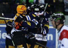 Die Zuger jubeln nach dem 3:2. (Bild: Keystone)