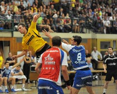 Christoph Piske beim Sprungwurf. (Bild: Urs Hanhart / Neue UZ)