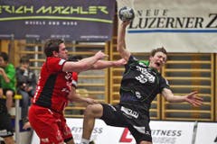 Thomas Hostetter wird an der Schussabgabe gehindert (Bild: Remo Nägeli/Neue LZ)