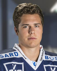 Florian Schmuckli, Note 4.5 Erhielt nie eine echte Chance - und nun auch keinen Vertrag mehr. Dabei gefiel er bei seinen raren Einsätzen durchaus. Statistik: Quali: 15 Spiele, kein Tor/1 Assist, 4 PIM, Plus-6-Bilanz. P-Runde: 3 Spiele, kein Tor/kein Assist, 4 PIM, Plus-1-Bilanz. (Bild: PD)