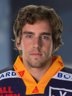 # 72 Samuel Erni, Note 4 Mit 24 Jahren noch immer sehr jung, aber seit 2012 stagniert seine Entwicklung. Manchmal wünschte man sich bei ihm mehr Feuer. 19 Spiele, 1 Tor/3 Assists, Minus-1-Bilanz, 4 Strafminuten. (Bild: PD)