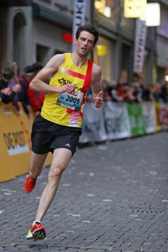 Ueli Koch, Sieger Männer M30, am Luzerner Stadtlauf (Bild: Philipp Schmidli / Neue LZ)
