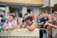 Weltrekordversuch, mit dem Ziel eines Eintrags im Guinessbuch der Rekorde: In Altstätten wird das längste Cordon bleu gemacht (Bild: Urs Bucher)