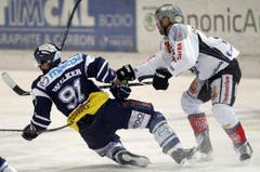 Ambris Walker (links) gegen Zugs Metropolit. (Bild: Keystone)