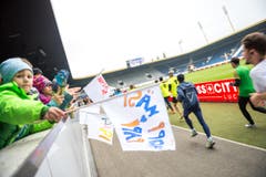 Die Läuferinnen und Läufer sind unterwegs (Bild: Roger Grütter/LZ)