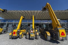Aufbau der Tribüne. Die nachfolgenden Bilder stammen von Anfang August. (Bild: Keystone)