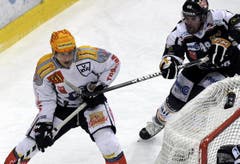 Damien Brunner, Links, verfolgt von Daniel Steiner. (Bild: Keystone)