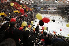 Die Arena ist mit 17'132 Zuschauern ausverkauft. (Bild: Keystone)