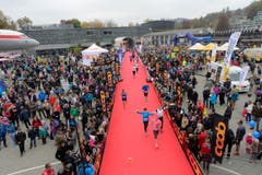Làufer, Läuferinnen, Publikum – und eine ganze Stadt als Kulisse. (Bild: Dominik Wunderli/LZ)